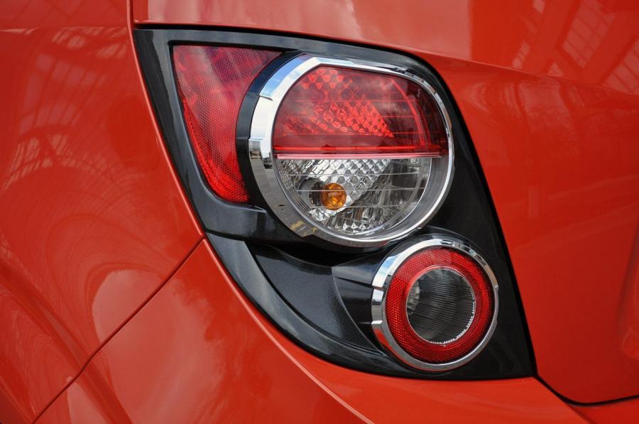  Chevrolet Sonic LTZ 2012 года  (фото 41 из 48)